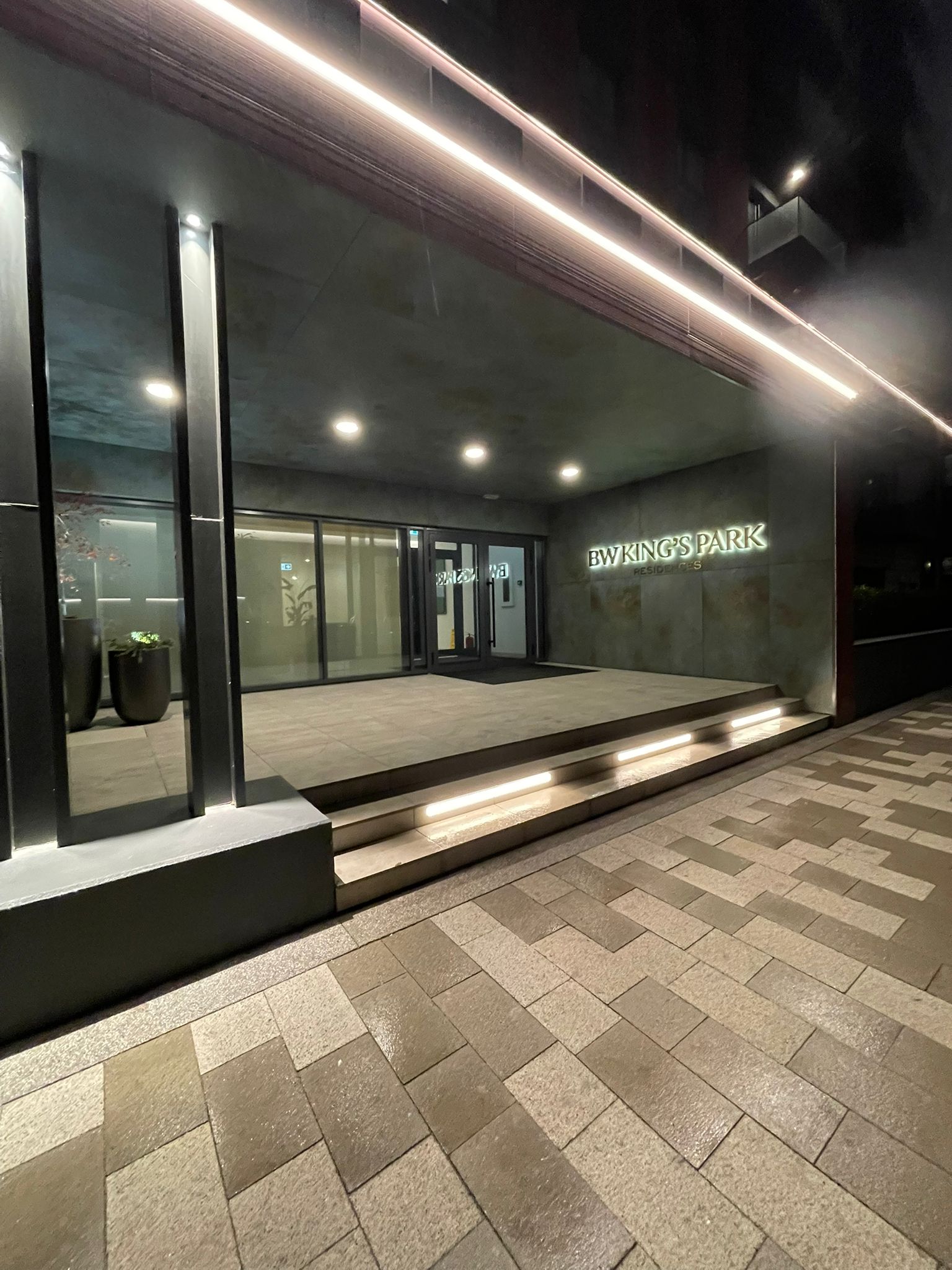 Ulaz u Backstage Salon Beograd na vodi